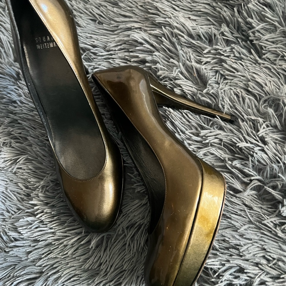 Stuart Weitzman Metallic Heels $20
Size 10 #platform